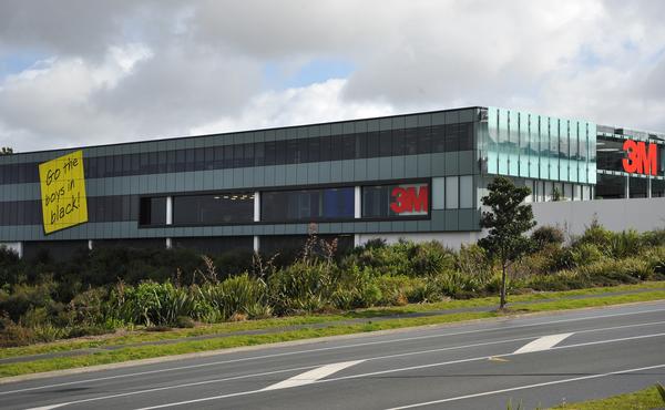 3M New Zealand Post-it Notes saying "Go the boys in black."